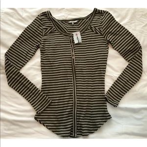 Bke Buckle Women’s Green Striped Thermal Top Sz S
